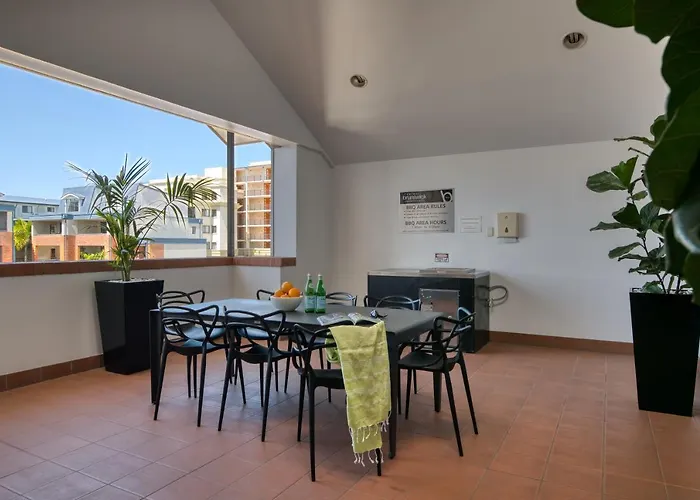 Central Brunswick Apartment Hotel